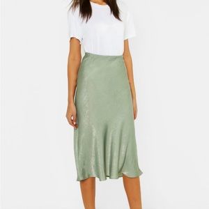 NWT Boohoo green slip skirt